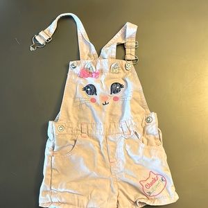 Super cute little girls cat overall shorts.